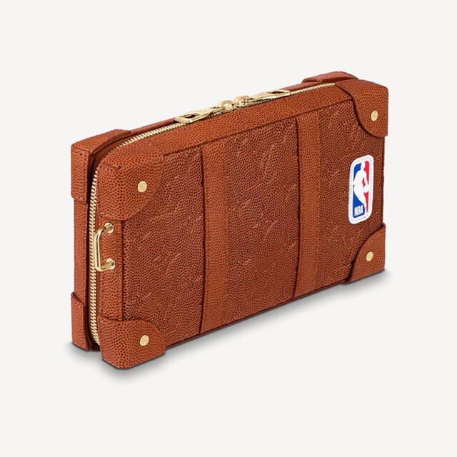 LOUIS VUITTON(ルイヴィトン)のルイヴィトン　NBA ソフトトランク メンズのバッグ(ショルダーバッグ)の商品写真