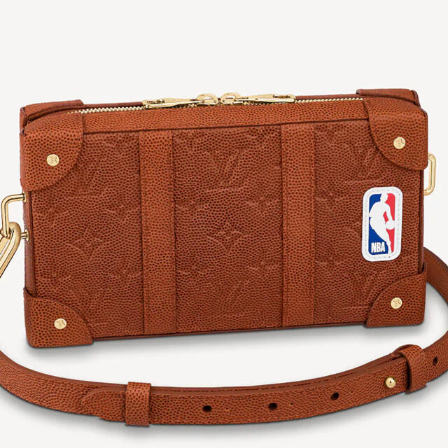 LOUIS VUITTON(ルイヴィトン)のルイヴィトン　NBA ソフトトランク メンズのバッグ(ショルダーバッグ)の商品写真