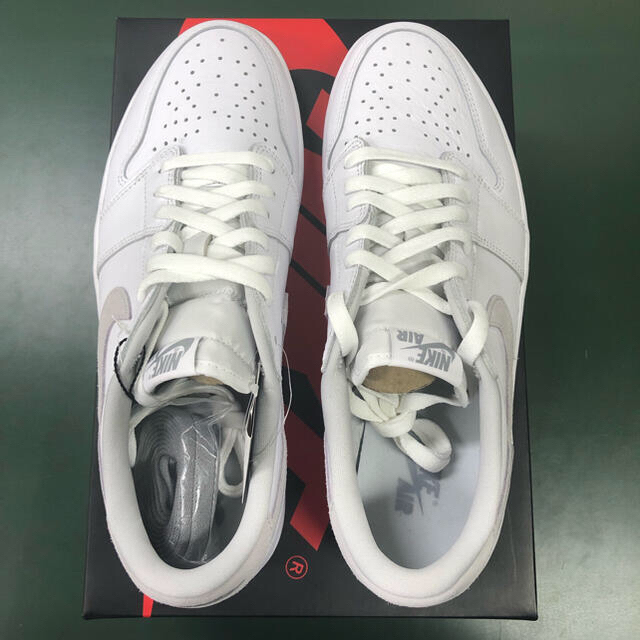 NIKE(ナイキ)のNIKE AIR JORDAN 1 LOW OG NEUTRAL GREY メンズの靴/シューズ(スニーカー)の商品写真