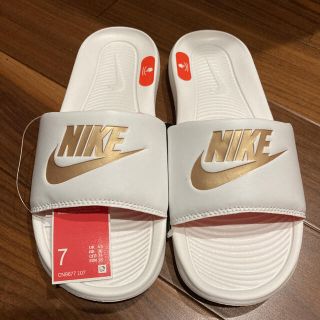 ナイキ(NIKE)の新品未使用 NIKE ナイキ ビクトリー ワン サンダル 24cm(サンダル)