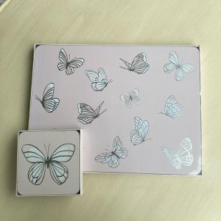 ローラアシュレイ(LAURA ASHLEY)のバタフライガーデンプレイスマット4枚＆コースター4枚　ローラアシュレイ新品未開封(テーブル用品)