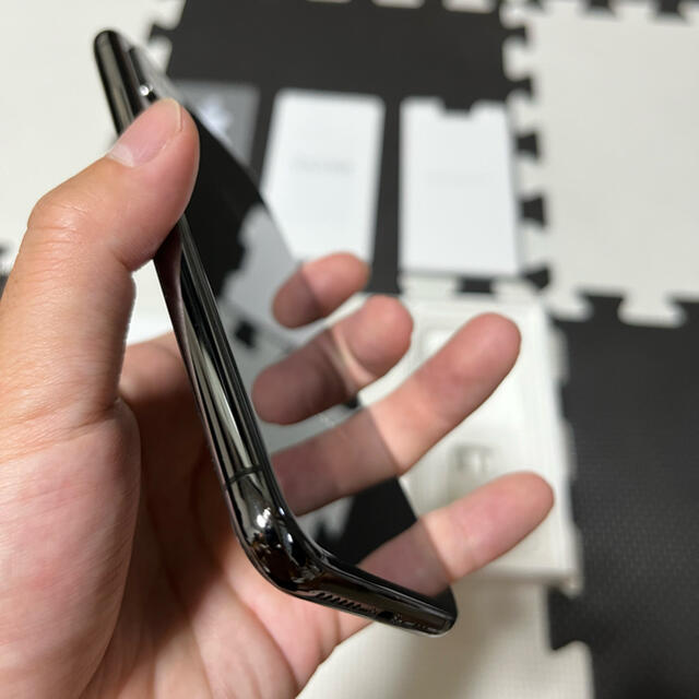 iPhone Xs Space Gray 256 GB SIMフリー 4
