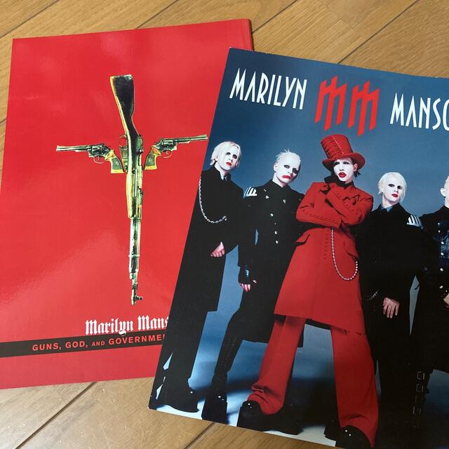 マリリンマンソン　Marilyn Manson ツアーパンフレット　2冊 エンタメ/ホビーのタレントグッズ(ミュージシャン)の商品写真