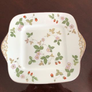 ウェッジウッド(WEDGWOOD)のウェッジウッド　WEDGWOOD 角皿　ワイルドストロベリー(食器)