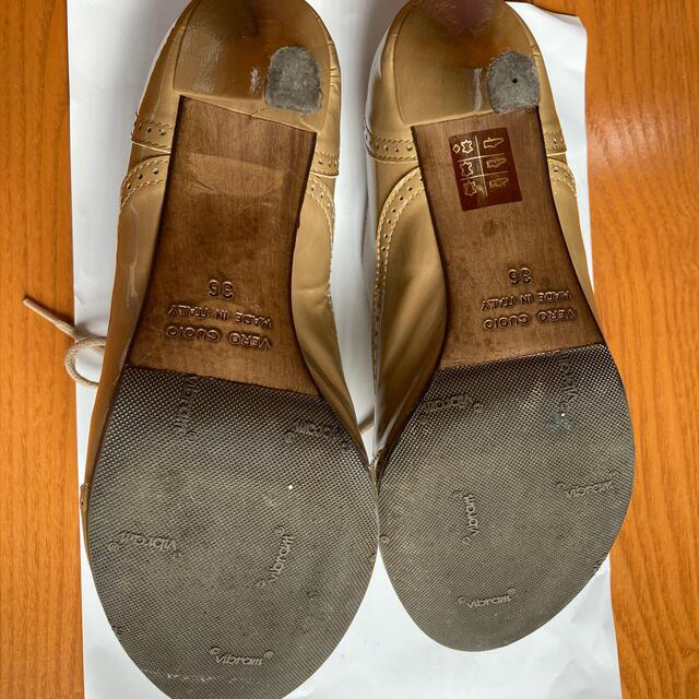 TOMORROWLAND(トゥモローランド)のアンシェヌマン購入　イタリア製　キャメル　エナメル　ブーティ　パンプス レディースの靴/シューズ(ブーティ)の商品写真