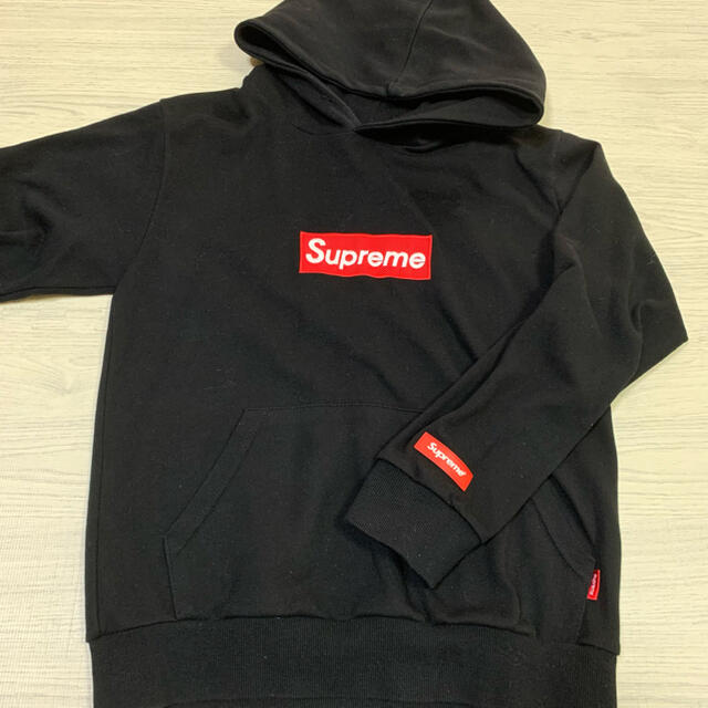 Supreme(シュプリーム)のsupreme シュプリーム ブラック M メンズのトップス(パーカー)の商品写真