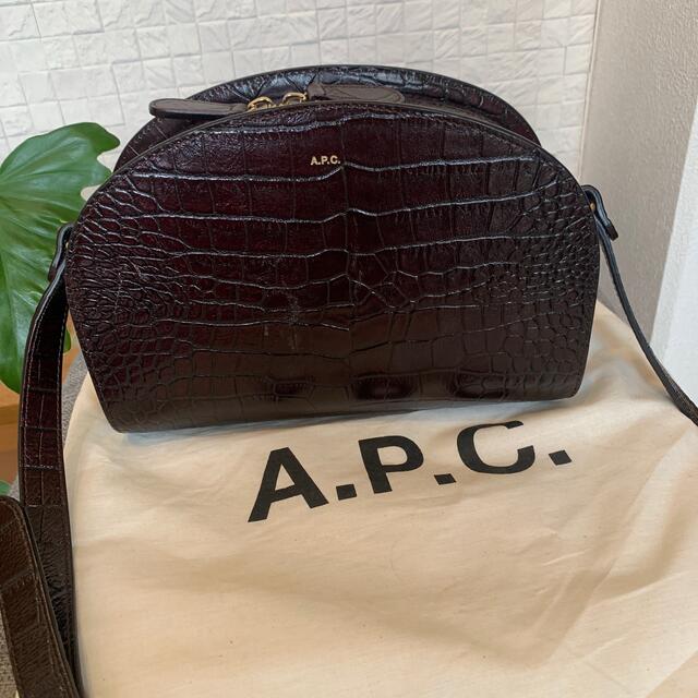 a.p.c ハーフムーン　クロコ押し