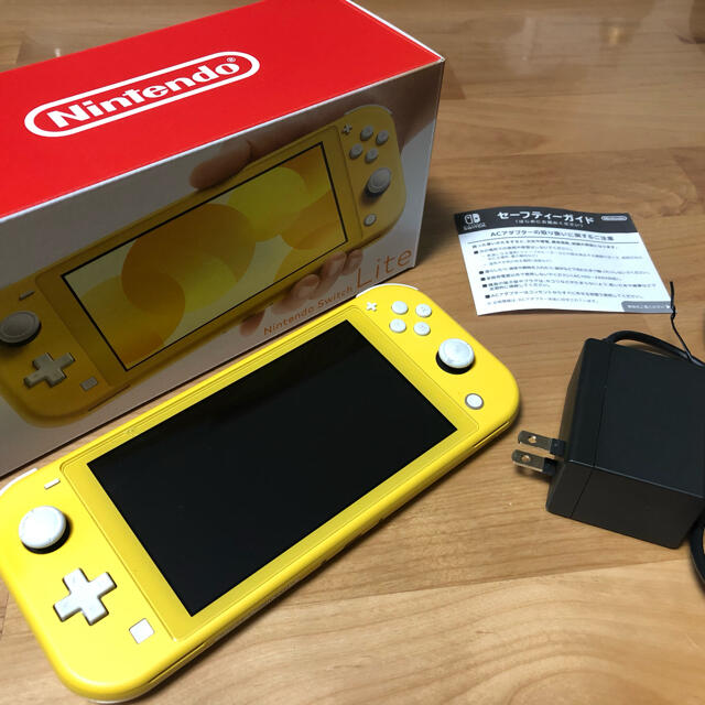 Nintendo Switch(ニンテンドースイッチ)のNintendo Switch Lite イエロー  エンタメ/ホビーのゲームソフト/ゲーム機本体(携帯用ゲーム機本体)の商品写真