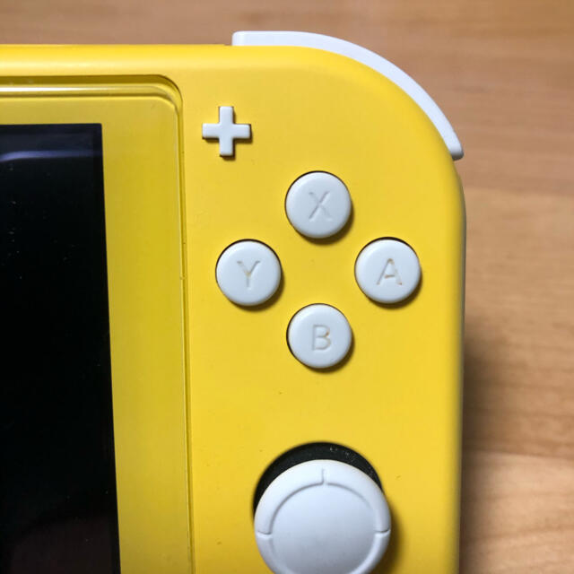 Nintendo Switch(ニンテンドースイッチ)のNintendo Switch Lite イエロー  エンタメ/ホビーのゲームソフト/ゲーム機本体(携帯用ゲーム機本体)の商品写真