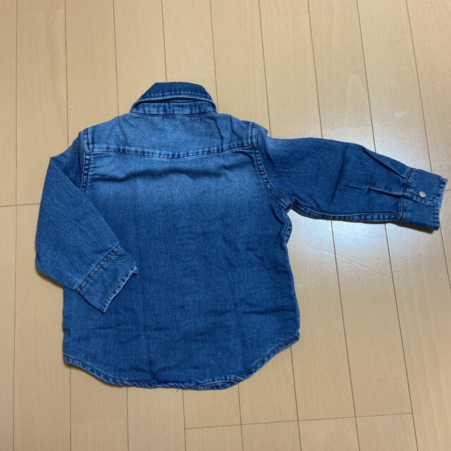 babyGAP(ベビーギャップ)のGAP デニムシャツ 18-24months キッズ/ベビー/マタニティのキッズ服男の子用(90cm~)(Tシャツ/カットソー)の商品写真