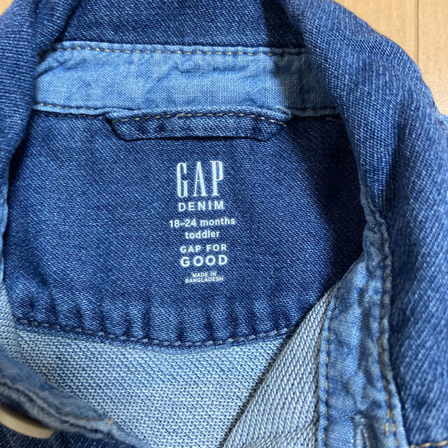 babyGAP(ベビーギャップ)のGAP デニムシャツ 18-24months キッズ/ベビー/マタニティのキッズ服男の子用(90cm~)(Tシャツ/カットソー)の商品写真