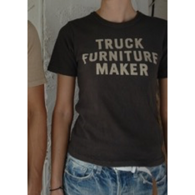 DENIM DUNGAREE(デニムダンガリー)のTRUCK FURNITURE  Tシャツ レディースのトップス(Tシャツ(半袖/袖なし))の商品写真