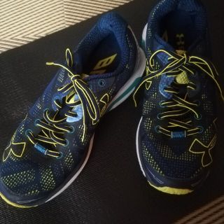 アンダーアーマー(UNDER ARMOUR)のアンダーアーマー ランニングシューズ 25.5(スニーカー)