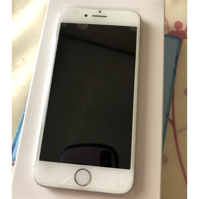 iPhone(アイフォーン)のiPhone8 シルバー　64GB 本体のみ スマホ/家電/カメラのスマートフォン/携帯電話(スマートフォン本体)の商品写真