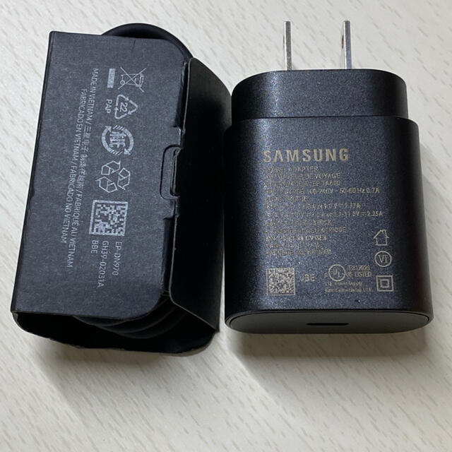 SAMSUNG(サムスン)の新品Samsung Galaxy急速充電器セット25w スマホ/家電/カメラのスマートフォン/携帯電話(バッテリー/充電器)の商品写真