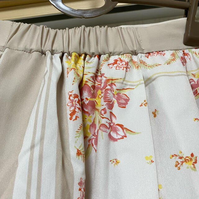 BE RADIANCE(ビーラディエンス)のビーラディエンス　ラップ調花柄フレアースカート　美品 レディースのスカート(ひざ丈スカート)の商品写真