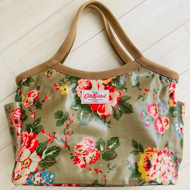 Cath Kidston(キャスキッドソン)の【値下げしました】キャスキッドソン　トートバッグ　花柄 レディースのバッグ(トートバッグ)の商品写真