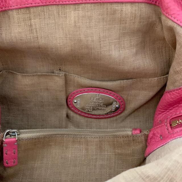 FENDI(フェンディ)のFENDIのピンクのバッグです レディースのバッグ(ショルダーバッグ)の商品写真