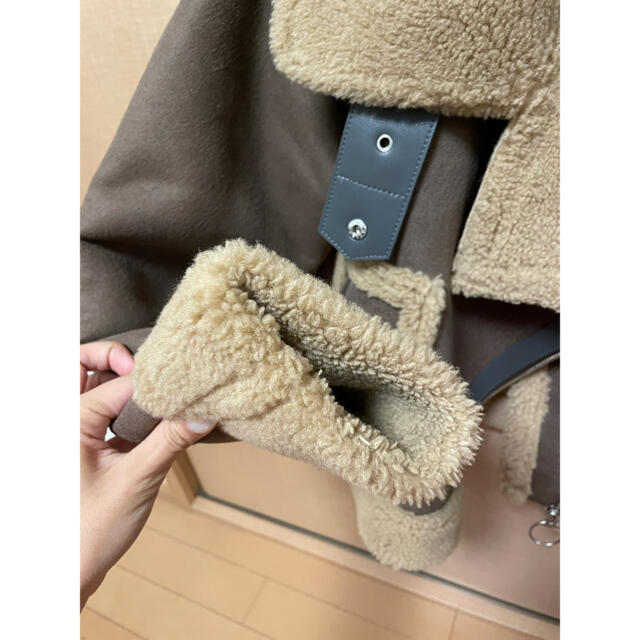 ALEXIA STAM(アリシアスタン)のjuemi Seam Tape Short Mouton Jacket レディースのジャケット/アウター(ムートンコート)の商品写真