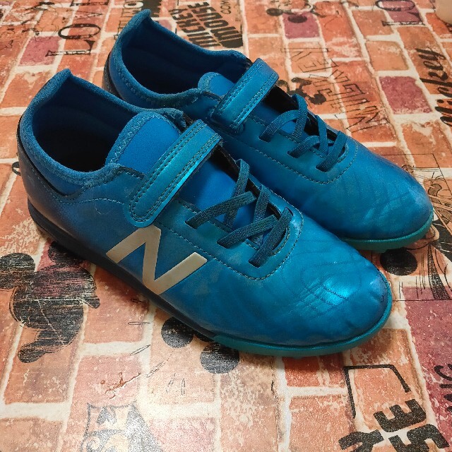 New Balance(ニューバランス)のトレーニングシューズ 21.5cm スポーツ/アウトドアのサッカー/フットサル(シューズ)の商品写真