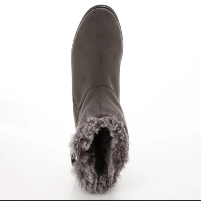 新品✨cavacava ふかふか暖かいブーツ　グレー　22.5センチほか レディースの靴/シューズ(ブーツ)の商品写真