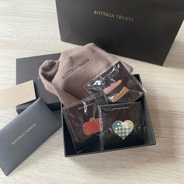 Bottega Veneta(ボッテガヴェネタ)の新品未使用　ボッテガヴェネタ　アクセサリーギフトセット レディースのファッション小物(マフラー/ショール)の商品写真