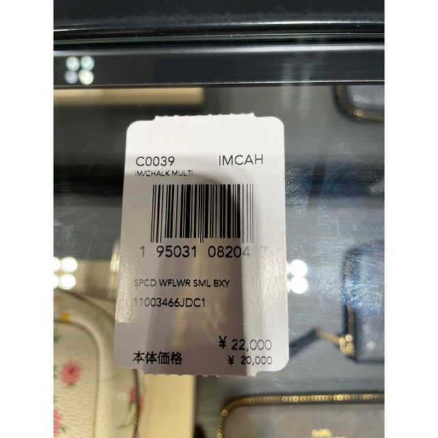 COACH(コーチ)の【新品】コーチ　ホワイト　ピンク　花柄　ポーチ　クリスマス　プレゼント　ご褒美 レディースのファッション小物(ポーチ)の商品写真