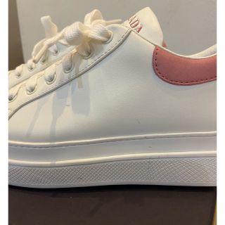 Prada プラダ レザースニーカー ホワイトピンク | www.sbspaziobellezza.it
