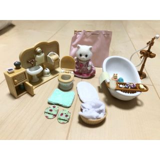 エポック(EPOCH)の【良品】シルバニアファミリー　お風呂&トイレ&ペルシャ猫ちゃん(ぬいぐるみ/人形)