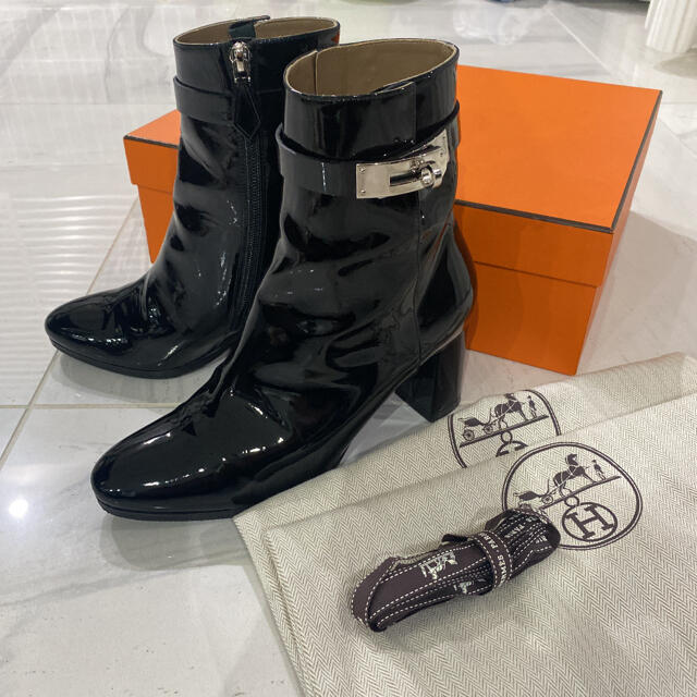 Hermes(エルメス)の週末値下げ‼️エルメス　希少エナメル　ブラック37 ブーツ レディースの靴/シューズ(ブーツ)の商品写真