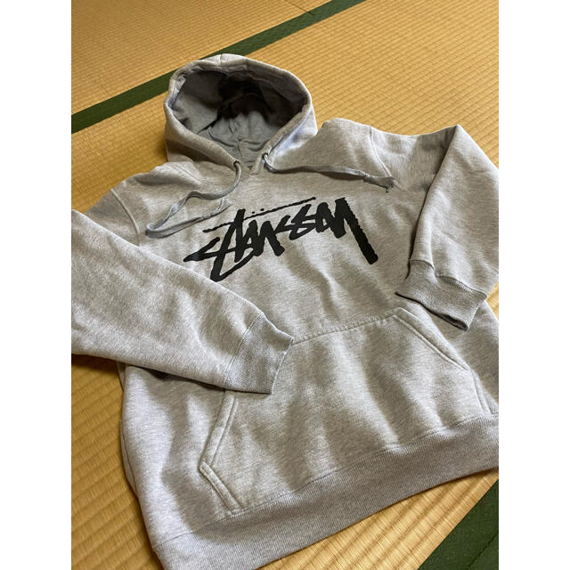 STUSSY  ステューシー　グレーのパーカー