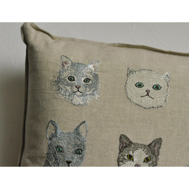 coral&tusk cat 猫の刺繍のクッション（フェザー中綿付き）