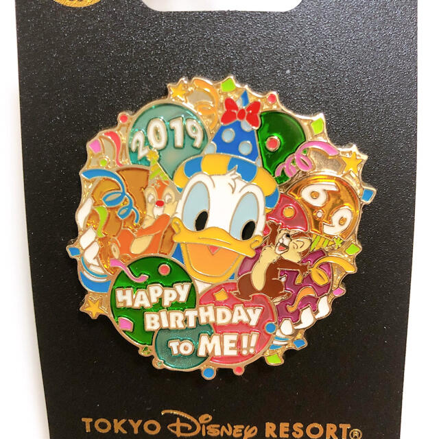 Disney(ディズニー)のドナルド 誕生日 ピンバッジ ディズニー エンタメ/ホビーのおもちゃ/ぬいぐるみ(キャラクターグッズ)の商品写真