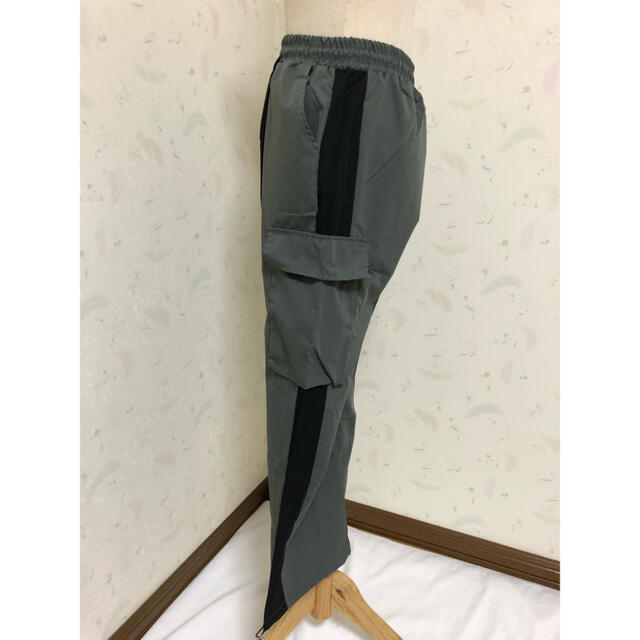 フォロー割250円✍男女兼用　カーゴパンツ　バイカラー　Free メンズのパンツ(ワークパンツ/カーゴパンツ)の商品写真