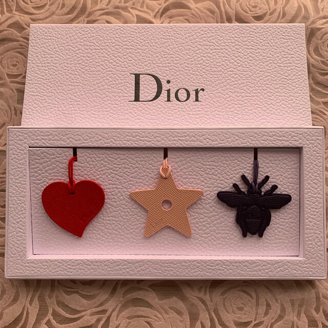 Dior(ディオール)の新品未使用☆DIOR チャーム3種セット　ノベルティ エンタメ/ホビーのコレクション(ノベルティグッズ)の商品写真