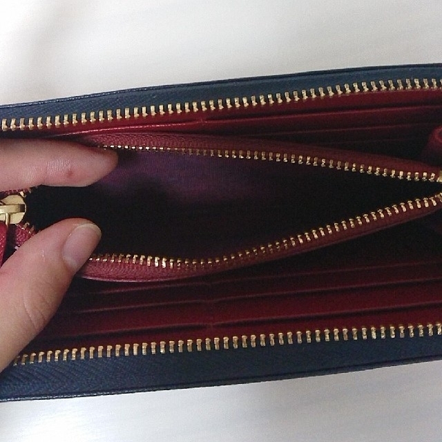 agnes b.(アニエスベー)のagnes b. アニエスベー 長財布 ネイビー レッド ラウンドジップ 中古品 レディースのファッション小物(財布)の商品写真