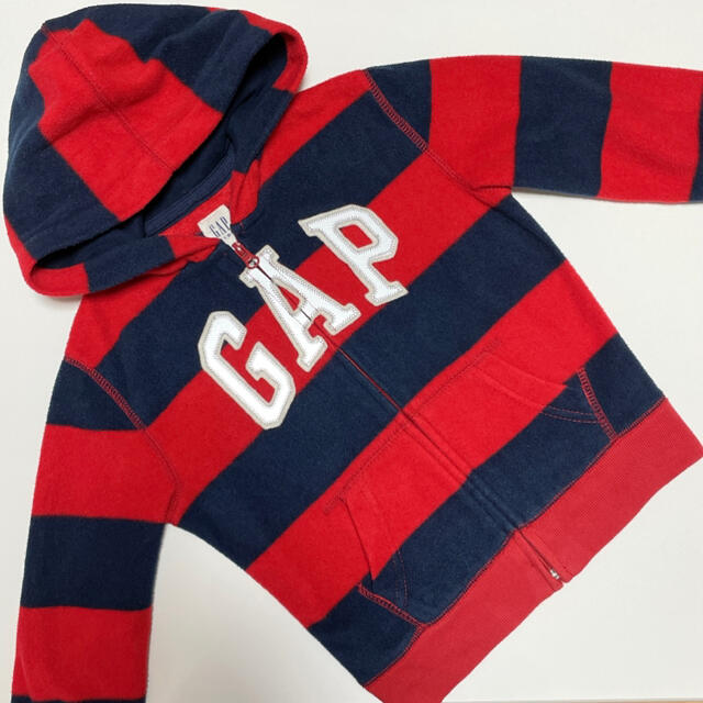 GAP Kids(ギャップキッズ)のギャップキッズ GapKids フリースパーカー 男の子 110 120 秋冬 キッズ/ベビー/マタニティのキッズ服男の子用(90cm~)(ジャケット/上着)の商品写真