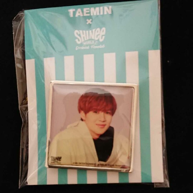 SHINee(シャイニー)の公式　SHINee World J グッズ　TAEMIN ピンバッチ エンタメ/ホビーのタレントグッズ(アイドルグッズ)の商品写真