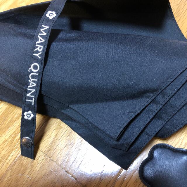 MARY QUANT(マリークワント)のマリークワントMARY QUANT 長傘マット黒ブラック　ロゴ刺繍　ストラップ付 レディースのファッション小物(傘)の商品写真