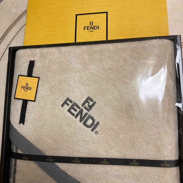 FENDI(フェンディ)の【新品未使用】FENDI バスタオル インテリア/住まい/日用品の日用品/生活雑貨/旅行(タオル/バス用品)の商品写真