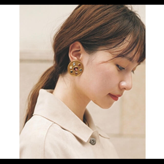 ZARA(ザラ)のZARA ビジュー　ゴールド　イヤリング レディースのアクセサリー(イヤリング)の商品写真