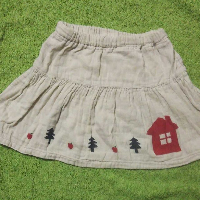 mikihouse(ミキハウス)のMIKI HOUSE　ミキハウス スカート 100　りんご キッズ/ベビー/マタニティのキッズ服女の子用(90cm~)(スカート)の商品写真