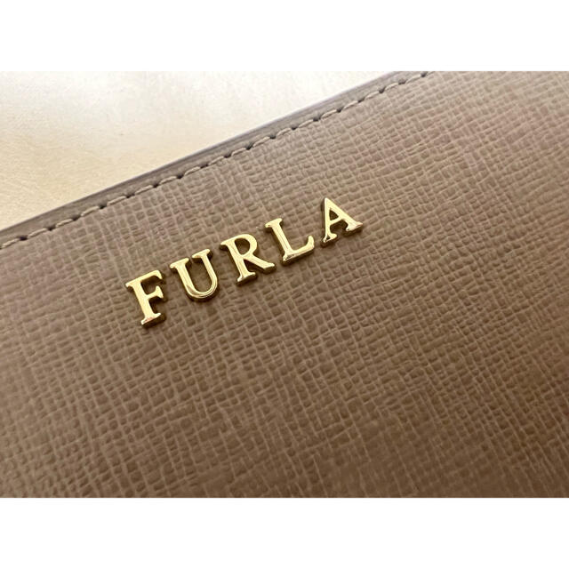 Furla(フルラ)の本日限定！お値下げ中‼︎フルラ　二つ折り財布　バビロン　グレージュ レディースのファッション小物(財布)の商品写真