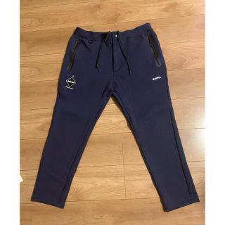 エフシーアールビー(F.C.R.B.)の今期新作f.c.r.b.flathemsweattrainingpants紺L(サルエルパンツ)