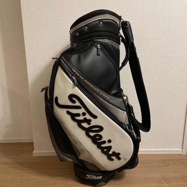 Callaway(キャロウェイ)の美品　タイトリスト　ツアースタッフ　キャディバック スポーツ/アウトドアのゴルフ(バッグ)の商品写真