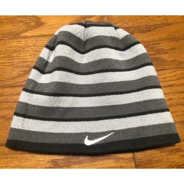 NIKE(ナイキ)のNIKE ナイキ キッズ ニット帽  リバーシブル キッズ/ベビー/マタニティのこども用ファッション小物(帽子)の商品写真