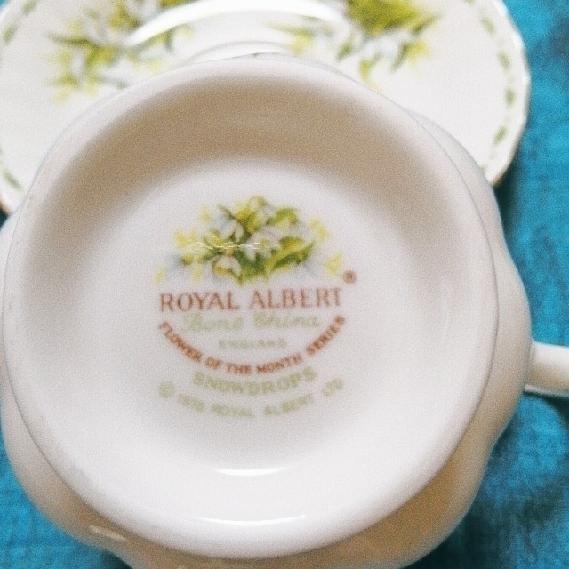 ROYAL ALBERT(ロイヤルアルバート)のロイヤルアルバート　カップアンドソーサー　January インテリア/住まい/日用品のキッチン/食器(グラス/カップ)の商品写真