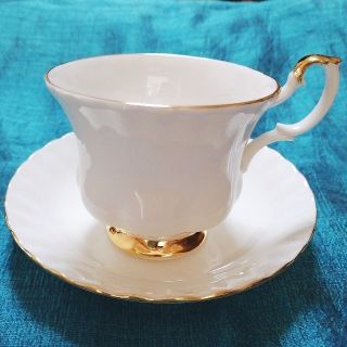 ロイヤルアルバート(ROYAL ALBERT)のロイヤルアルバート　ボーンチャイナ　カップアンドソーサー(グラス/カップ)