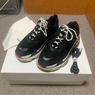 バレンシアガ(Balenciaga)のバレンシアガ　balenciaga tripleS  42 黒　赤(スニーカー)