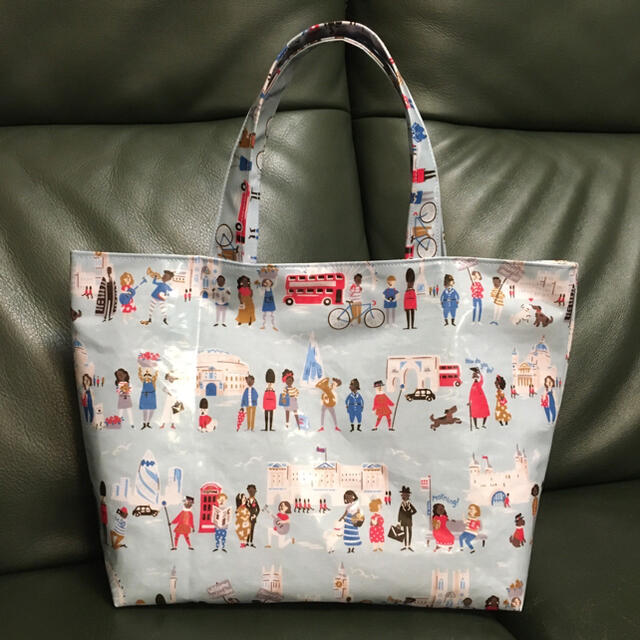 Cath Kidston(キャスキッドソン)の【2951キャスキッドソン ロンドンピープル ラミネートハンドメイドトートバッグ ハンドメイドのファッション小物(バッグ)の商品写真